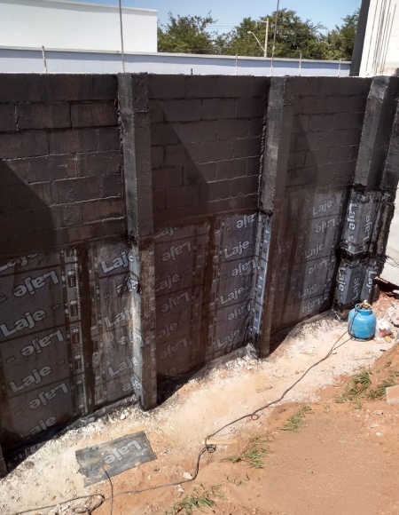 Trabalho realizado impermeabilização em muro de arrimo - AquaBlock