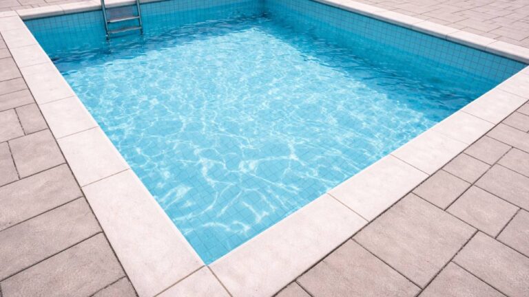 Piscina baixando nível: quando é evaporação e quando é vazamento? - AquaBlock