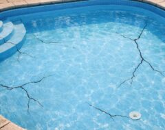 Piscina com microtrincas: como surgem e por que pioram com o tempo - AquaBlock