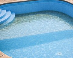 Piscina perdendo água: quais soluções existem e quando cada uma faz sentido - AquaBlock